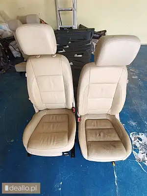 [eLicytacje]  - Komplet foteli skórzanych wraz z kompletem tapicerek drzwi VW Tiguan r. prod. 2012 - POZNANIAK.NET